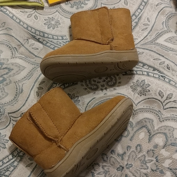 Wonder Nation Infant Faux Fur Lined Boots - Picture 2 of 5